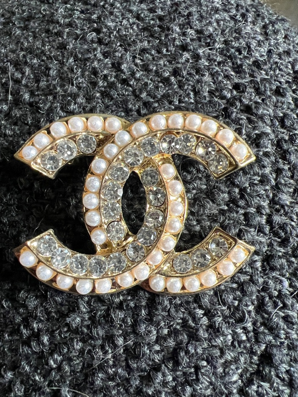 CHANEL Gold-Tone Pearl & Crystal CC Logo Brooch - Gold, White